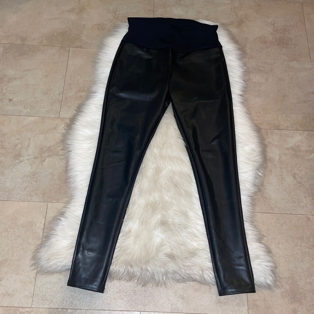 Assets for Spanx Faux Leather Leggings - Picture 4 of 9